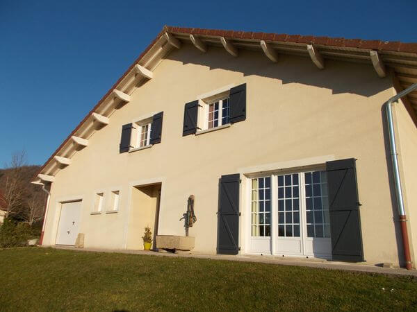 Rénovation d'une maison avec volets battants en Aluminium isolé - APRES